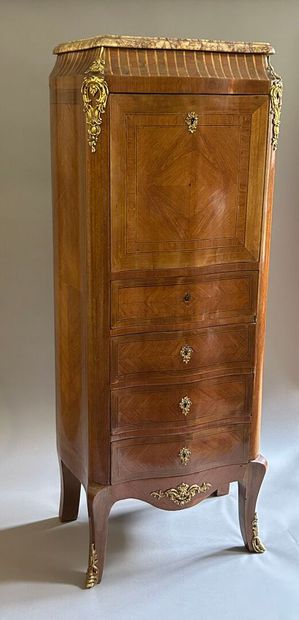 Secrétaire en armoire en placage de bois...