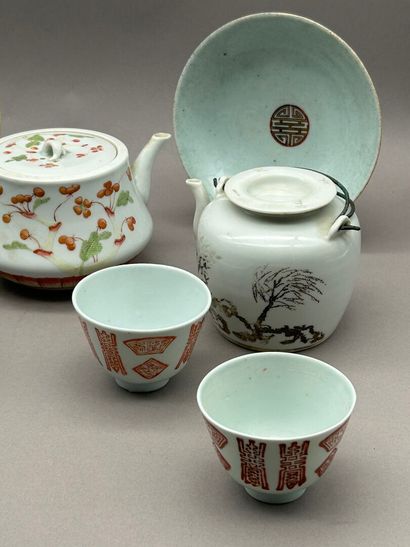 Lot de 8 pièces en porcelaine, comprenant...