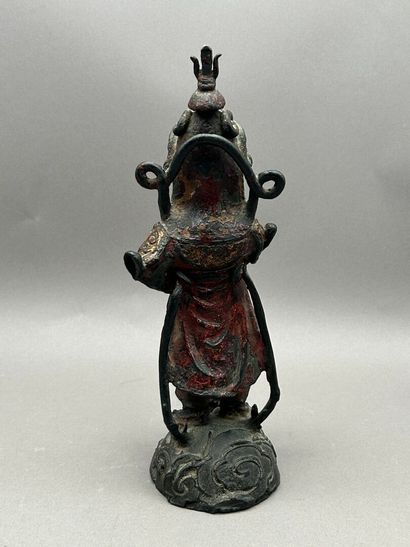 Statue en bronze laqué or et rouge figurant...