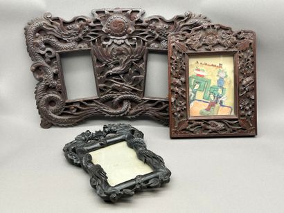 Lot including : 
- An exotic wood frame in...