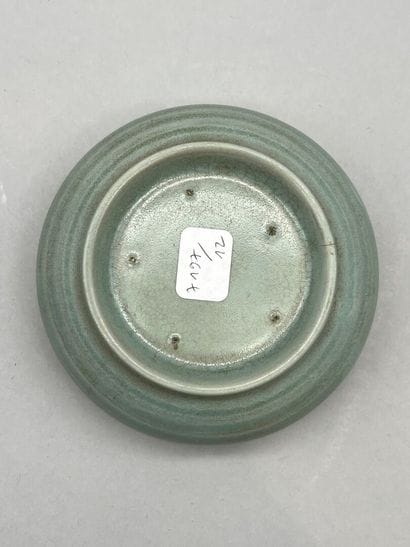 Brûle parfum en porcelaine céladon, la panse...