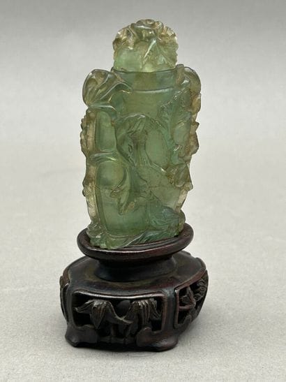 Tabatière en aventurine à décor sculpté en...