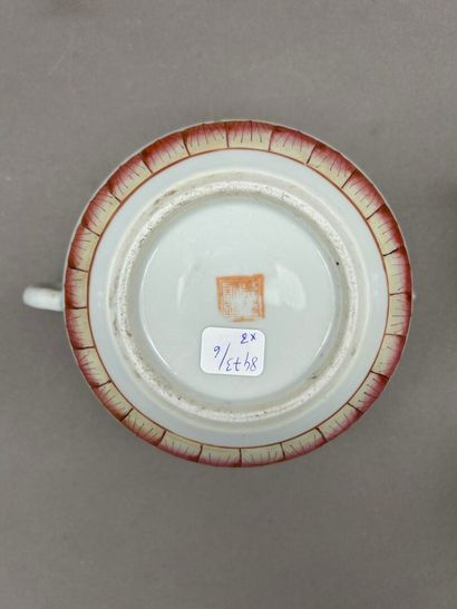 Lot de 8 pièces en porcelaine, comprenant...