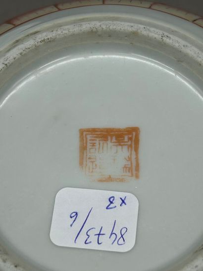 Lot de 8 pièces en porcelaine, comprenant...
