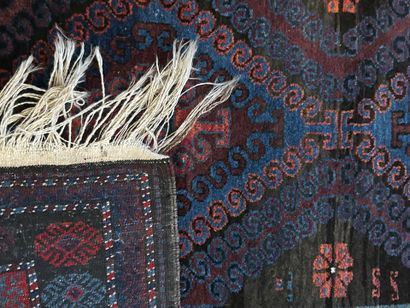 Tapis galerie en laine à motifs géométriques...