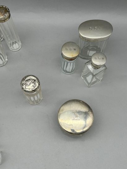 Lot de flacons en cristal ou en verre pour...