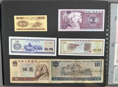 Réunion de deux classeurs de billets de banque...