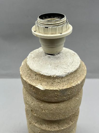 Dans le goût de LUMINATOR
Lampe à poser cylindrique...