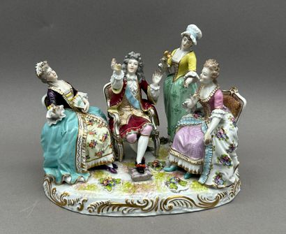 PARIS
Groupe en porcelaine polychrome et...