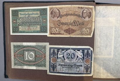 Réunion de deux classeurs de billets de banque...