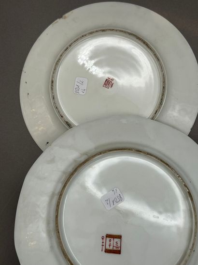 Lot comprenant :
- SAMSON
Réunion de 3 assiettes...