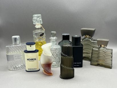 Lot comprenant :
- CHANEL, Paris.
Flacon...