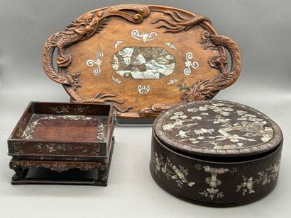Set comprising: 
- A wooden tray carved in...
