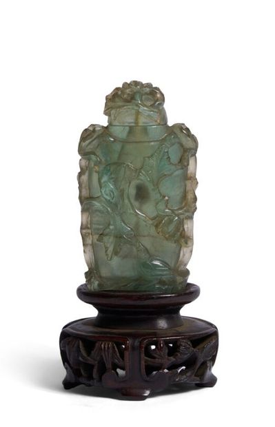 Tabatière en aventurine à décor sculpté en...