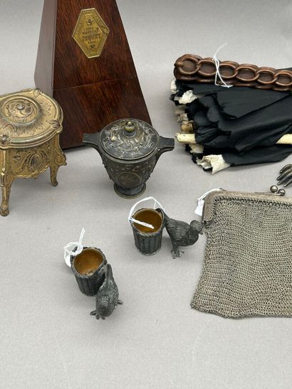 Lot d'objets de charme ou objets de vitrine,...