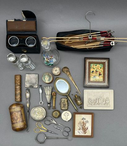 Lot d'objets de curiosité, dont boîtes à...