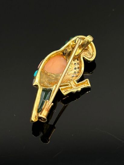 Dans le goût de VAN CLEEF & ARPELS.
Broche...