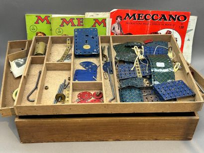 MECCANO, Paris. 
Partie de jeu de construction...