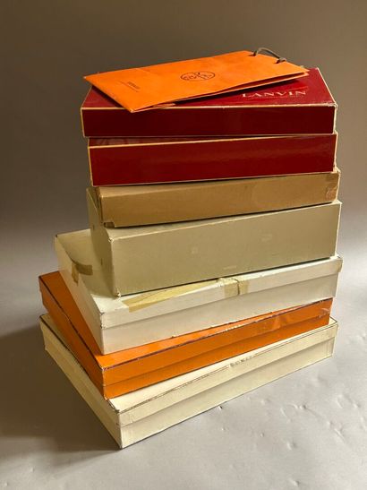 Lot de boîtes de marques et pochons à bijoux,...