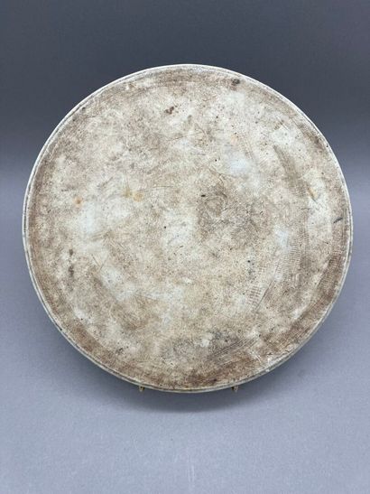 Circular dish in blue-white porcelain decorated...