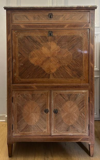 Secrétaire en armoire, en placage de bois...