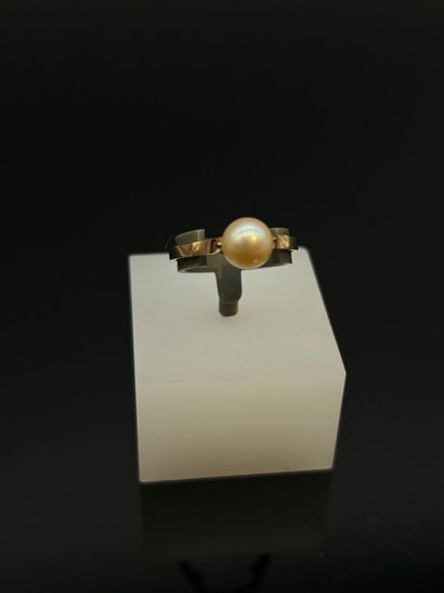 Lot comprenant :
- Bague en or jaune 18 K...