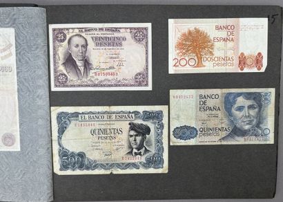 Réunion de deux classeurs de billets de banque...