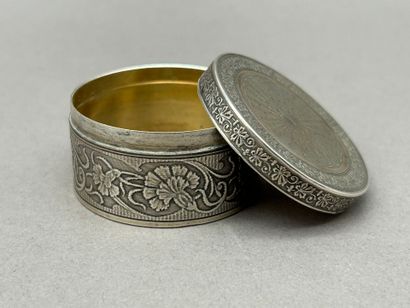 Lot comprenant: 
- Lot en argent 925 °/°°...