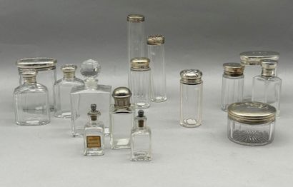 Lot de flacons en cristal ou en verre pour...