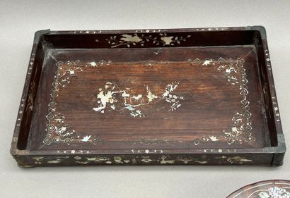 Lot including : 
- An exotic wood blotting...