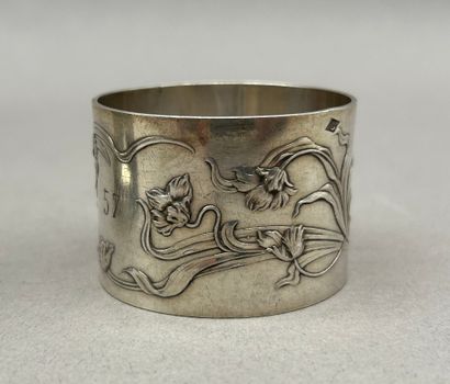 Réunion de 6 ronds de serviette en argent...
