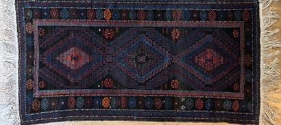 Tapis galerie en laine à motifs géométriques...