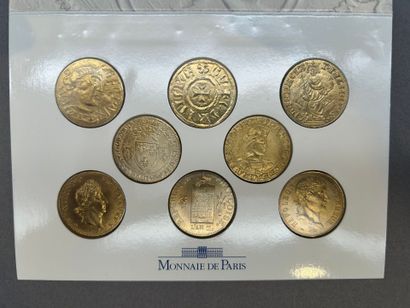 Lot comprenant : 
- Une pièce de 50 centimes...