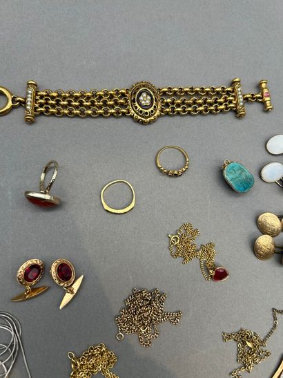 Lot comprenant :
- Ensemble de bijoux en...