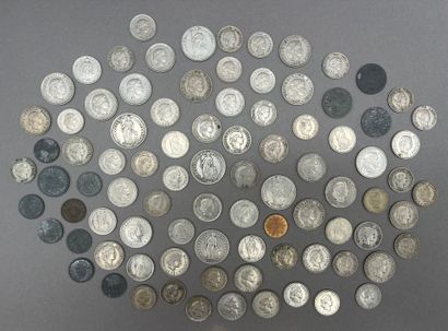 Lot comprenant : 
- Une pièce de 1 dollar...