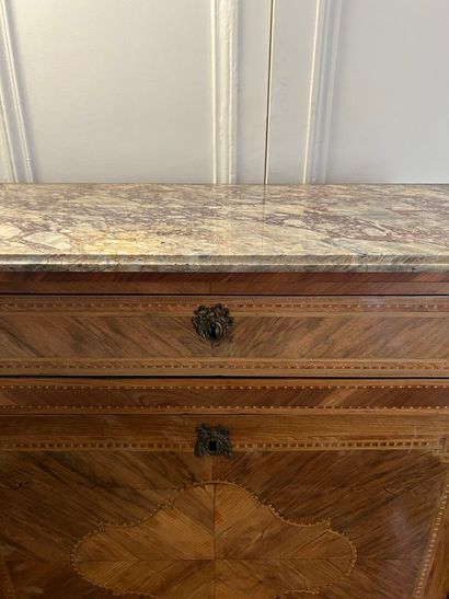 Secrétaire en armoire, en placage de bois...