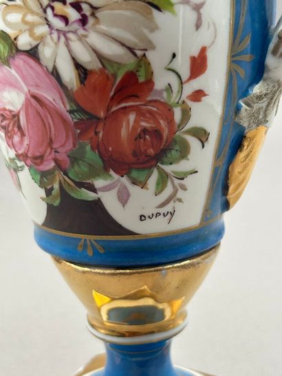 Lot comprenant : 
- PORCELAINE DE PARIS
Grand...