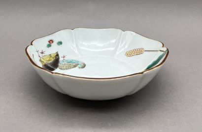 Lot including: 
- Porcelain plate with polychrome...