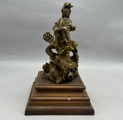 Lot including: 
- Gilded bronze statuette...