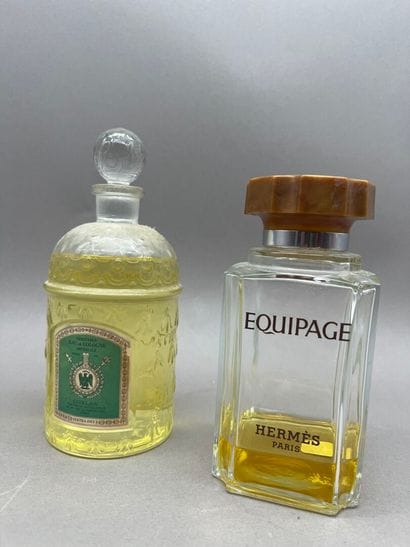 Lot de 2 flacons de parfum, comprenant :
-...