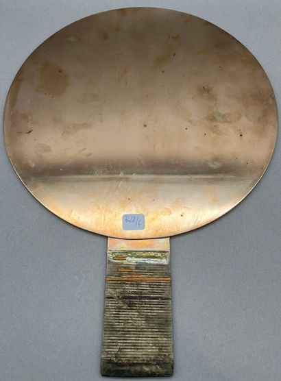 Grand miroir en alliage de cuivre à décor...