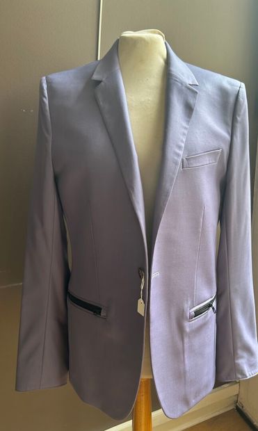 Lot de mode pour homme comprenant :
- MUGLER
Veste...