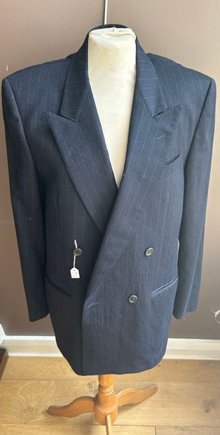 Lot de mode pour homme comprenant :
- MUGLER
Veste...
