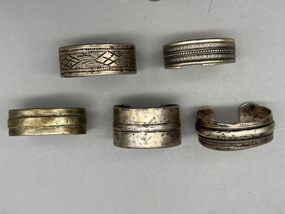 Lot de bijoux ethniques ou égyptiens en argent...