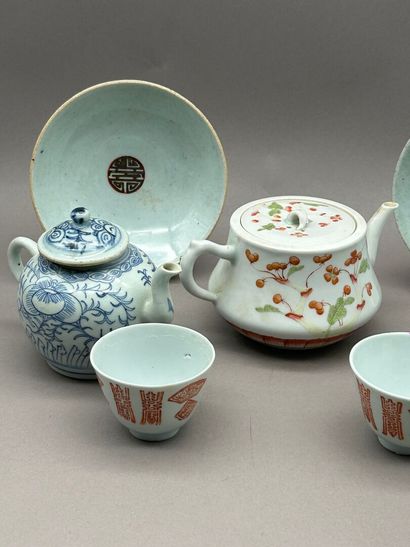 Lot de 8 pièces en porcelaine, comprenant...