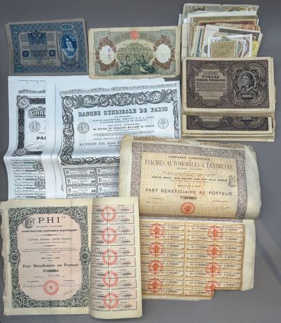 Lot comprenant : 
- environ 170 billets de...