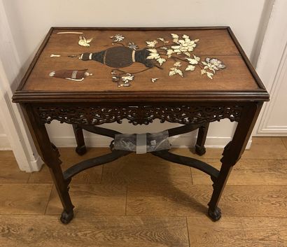 Table droite en bois exotique à décor de...