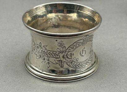 Réunion de 6 ronds de serviette en argent...