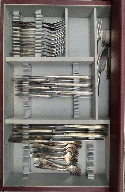Lot comprenant :
- APOLLO
Partie de ménagère...