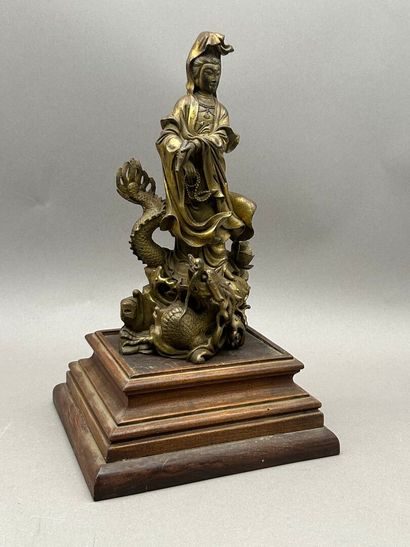 Lot including: 
- Gilded bronze statuette...